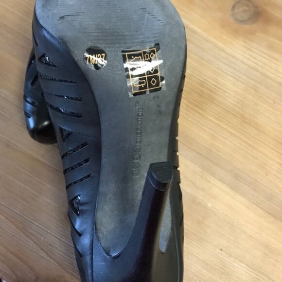 BCBGeneration Women's Prague Pump - Picture 7 of 8